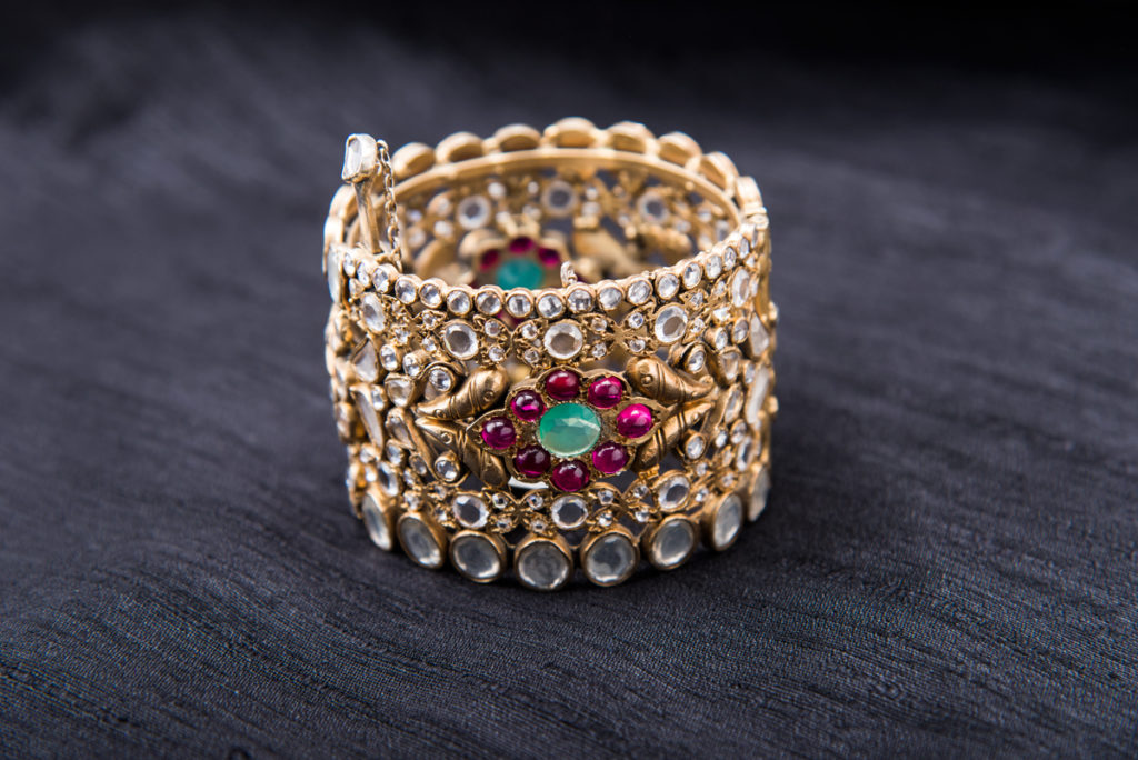 Arnav Design Studio  - Bracelet with crystals and spinel's