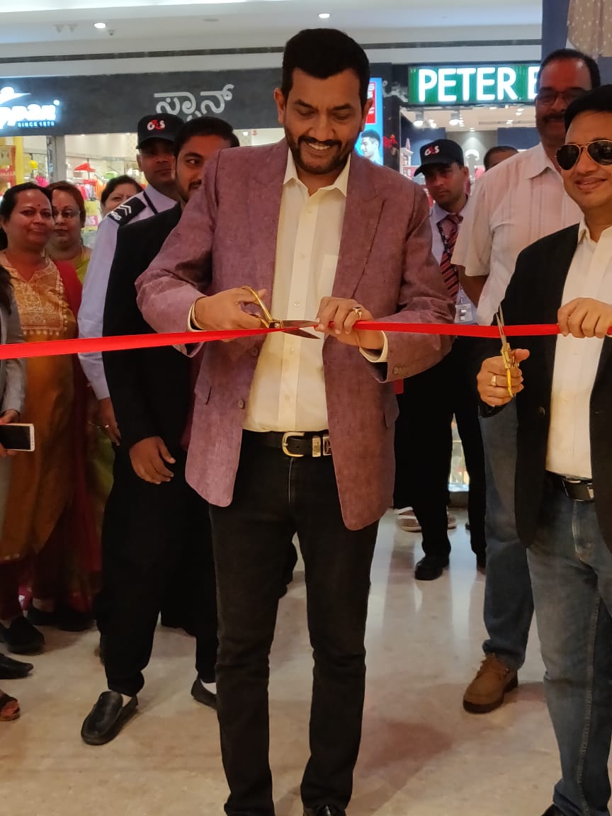 Chef Sanjeev Kapoor launches the Wonderchef store in Mantri Mall