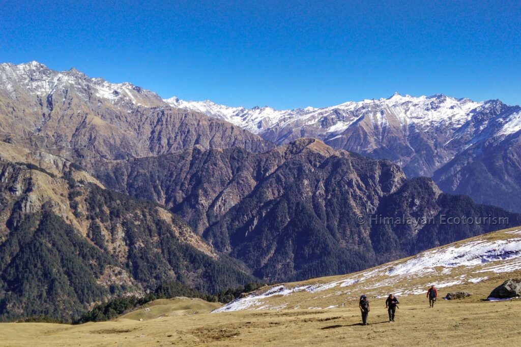 Himalayan-ecotourism-trek-hike-sainj-tirthan
