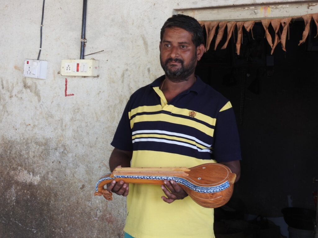 Manjunath one of the Veena makers in Simpadipura