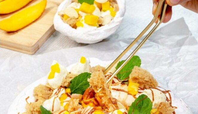 Mango Pavlova